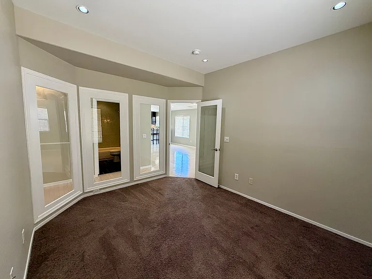 276 Heatherstone St — Photo 20