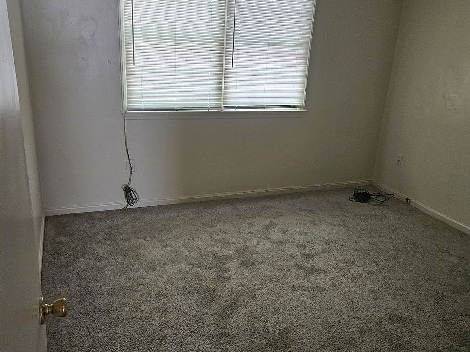 1st image of 24 Valleywood Dr APT 3