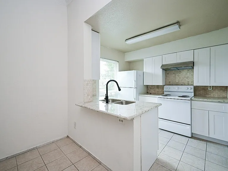 3900 Woodchase Dr #86 — Photo 10