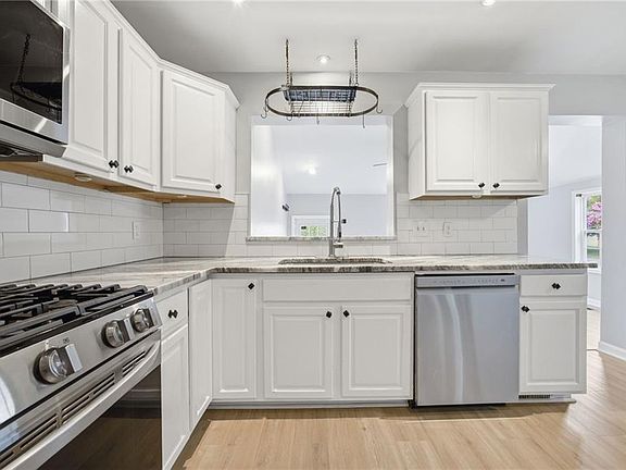 2nd image of 4813 Lonewillow Ln