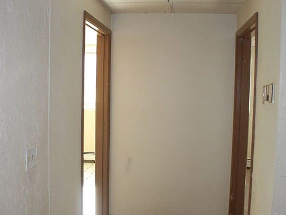 5th image of 3766 Lyle Ave #B