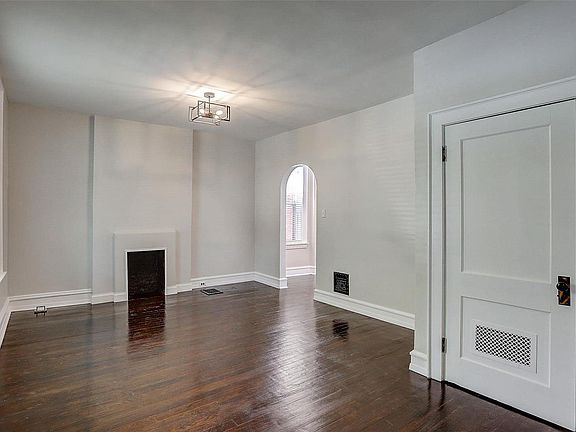 5th image of 3952 Tholozan Ave