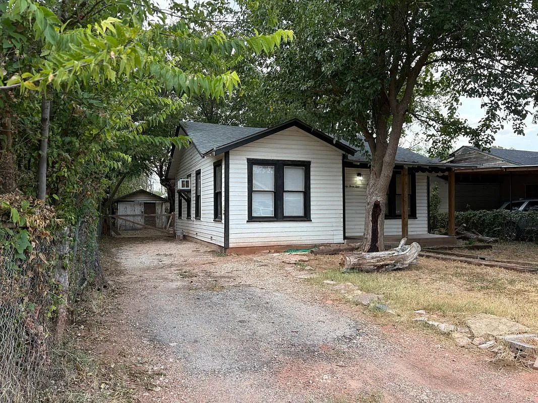 2 bed, 1.0 bath, 780 sqft, $1,200 — Photo 4