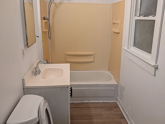 4th image of 214 Park Ave NW Unit 1