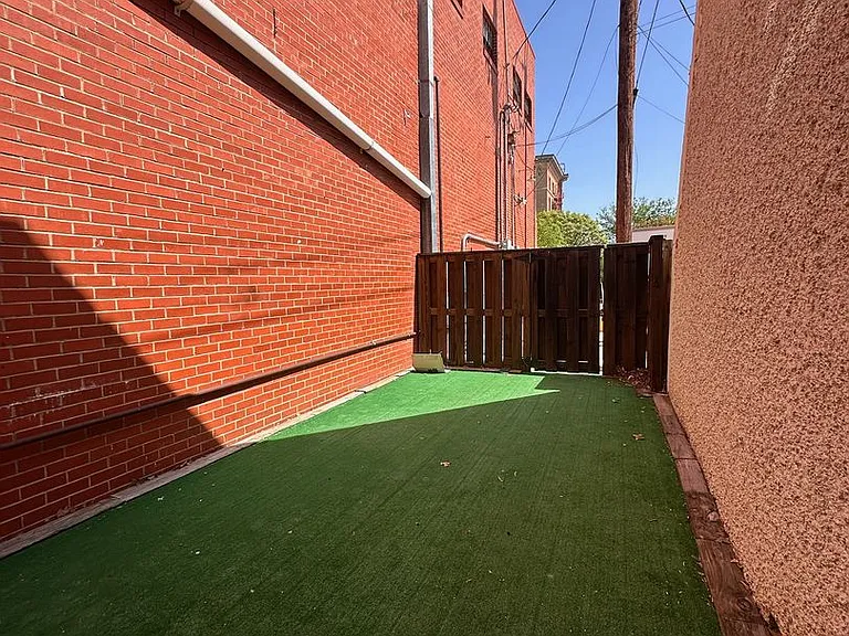 108 E Lee St — Photo 18