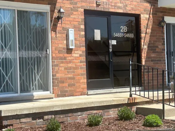 54667 Shelby Rd, Shelby Township, MI 48316