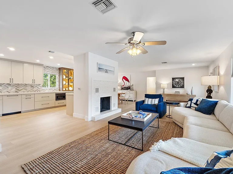 4300 Washington Rd — Photo 1