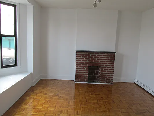 Rented by Windsor Homes Realty Corp | media 82