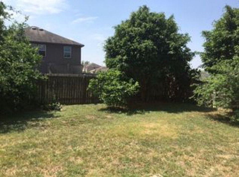 2nd image of 2106 Llano Grande Ln