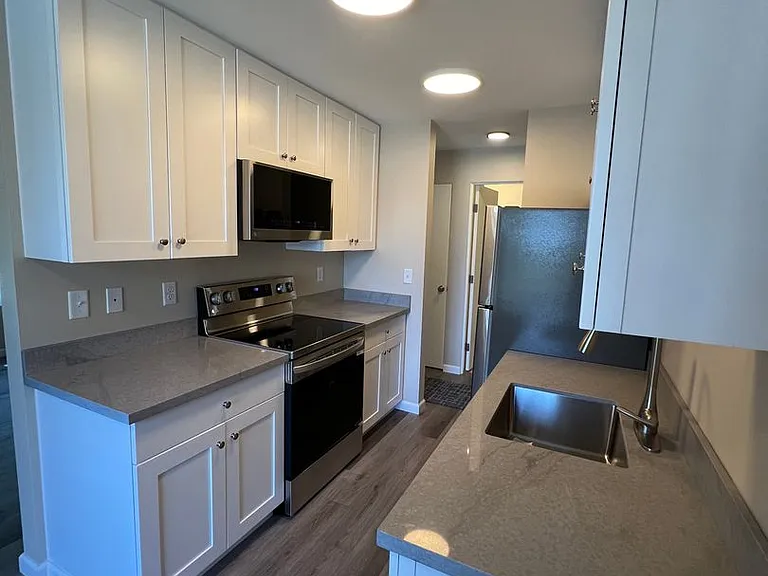 3326 Lombard Ave #1 — Photo 5
