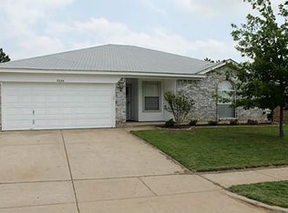 7225 Royal Oak Dr, Benbrook, TX 76126