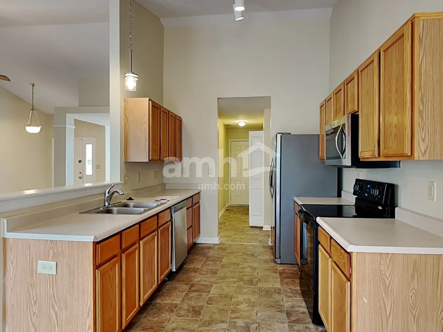 3 bed, 2.0 bath, 2109 sqft, $2,375 — Photo 3