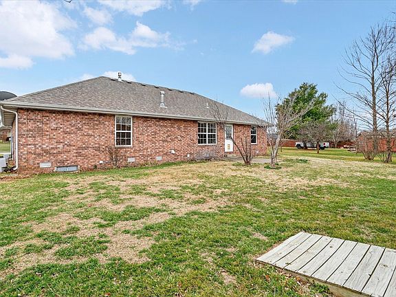3rd image of 1103 E Chesapeake Drive