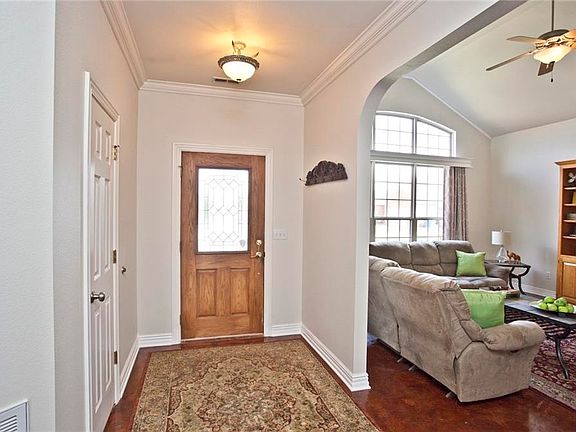 2nd image of 706 SW Duke Ave