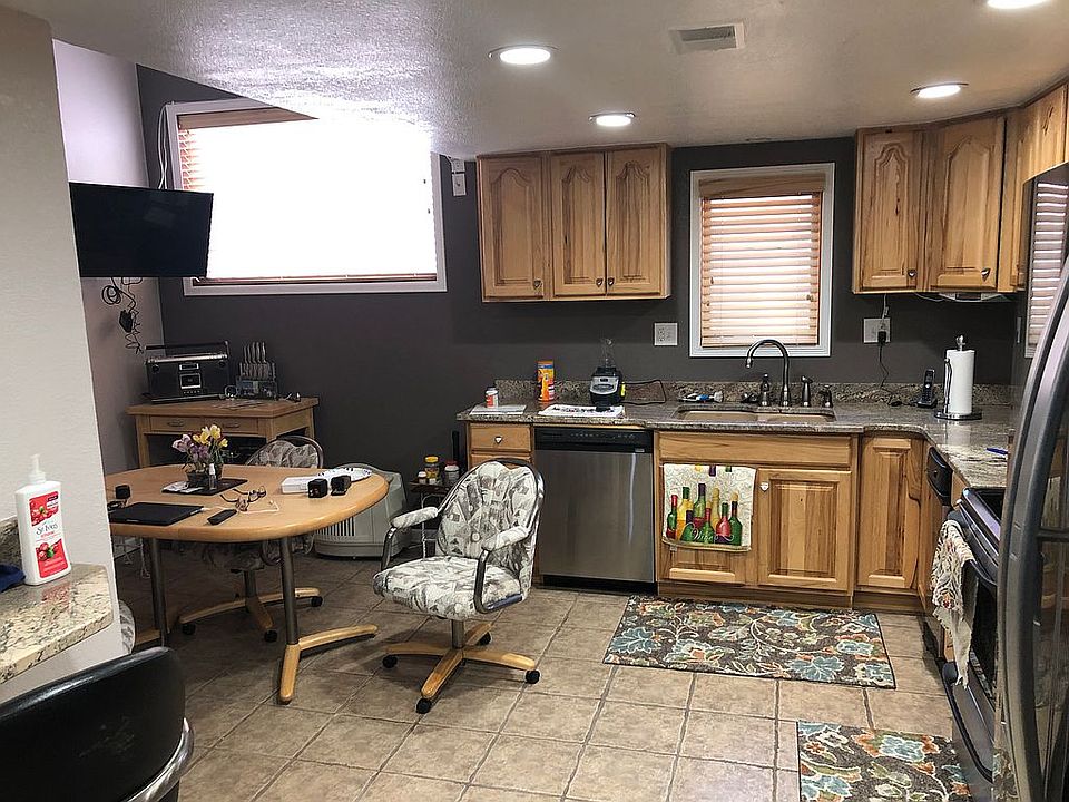 1st image of 10 Terrace Dr