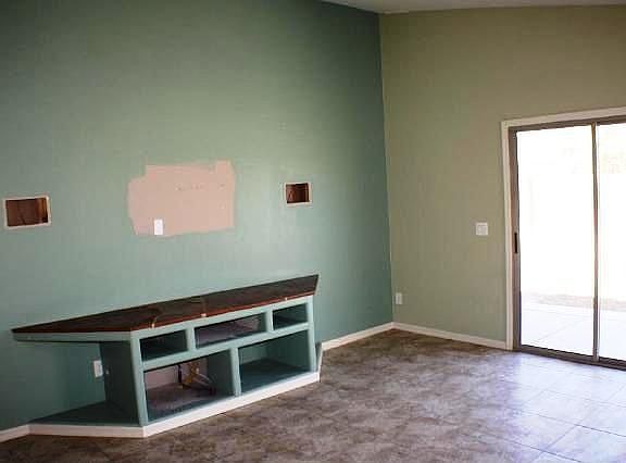 3rd image of 2154 W Wilson Ave
