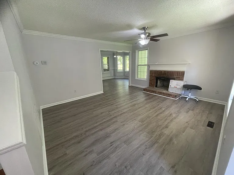 153 Troy Dr — Photo 6