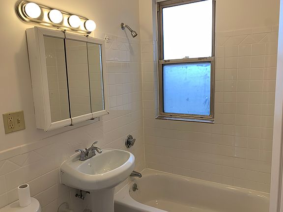 5th image of 11 Scottfield Rd APT 1B