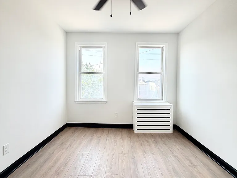 2525 W Lafayette Ave — Photo 15
