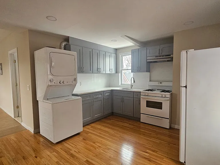 20 Monroe St #3 — Photo 4