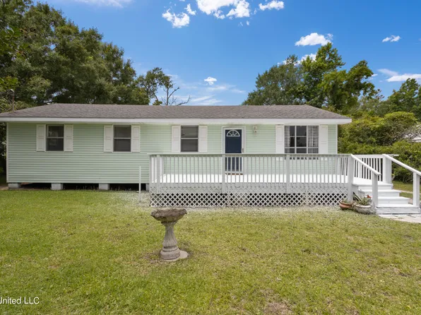 631 Saint Joseph St, Waveland, MS 39576