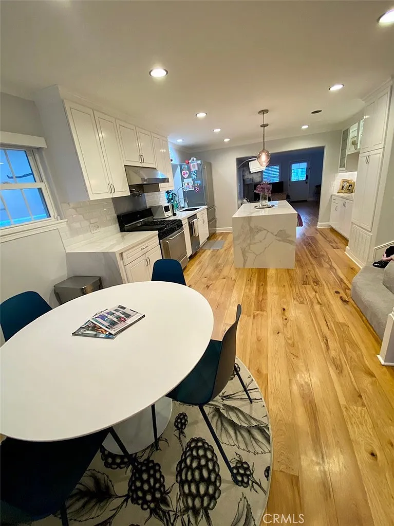 3 bed, 2100 sqft, $10,000 — Photo 4