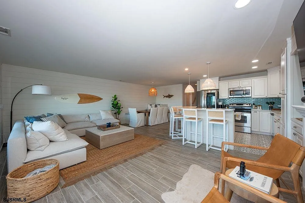 2 bed, 2.0 bath, $2,995 — Photo 2