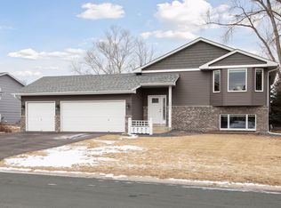 2005 Granite Dr, Shakopee, MN 55379