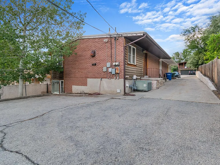 1276 E 1300 S — Photo 32