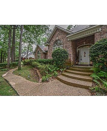 4th image of 4935 Old Oak Dr