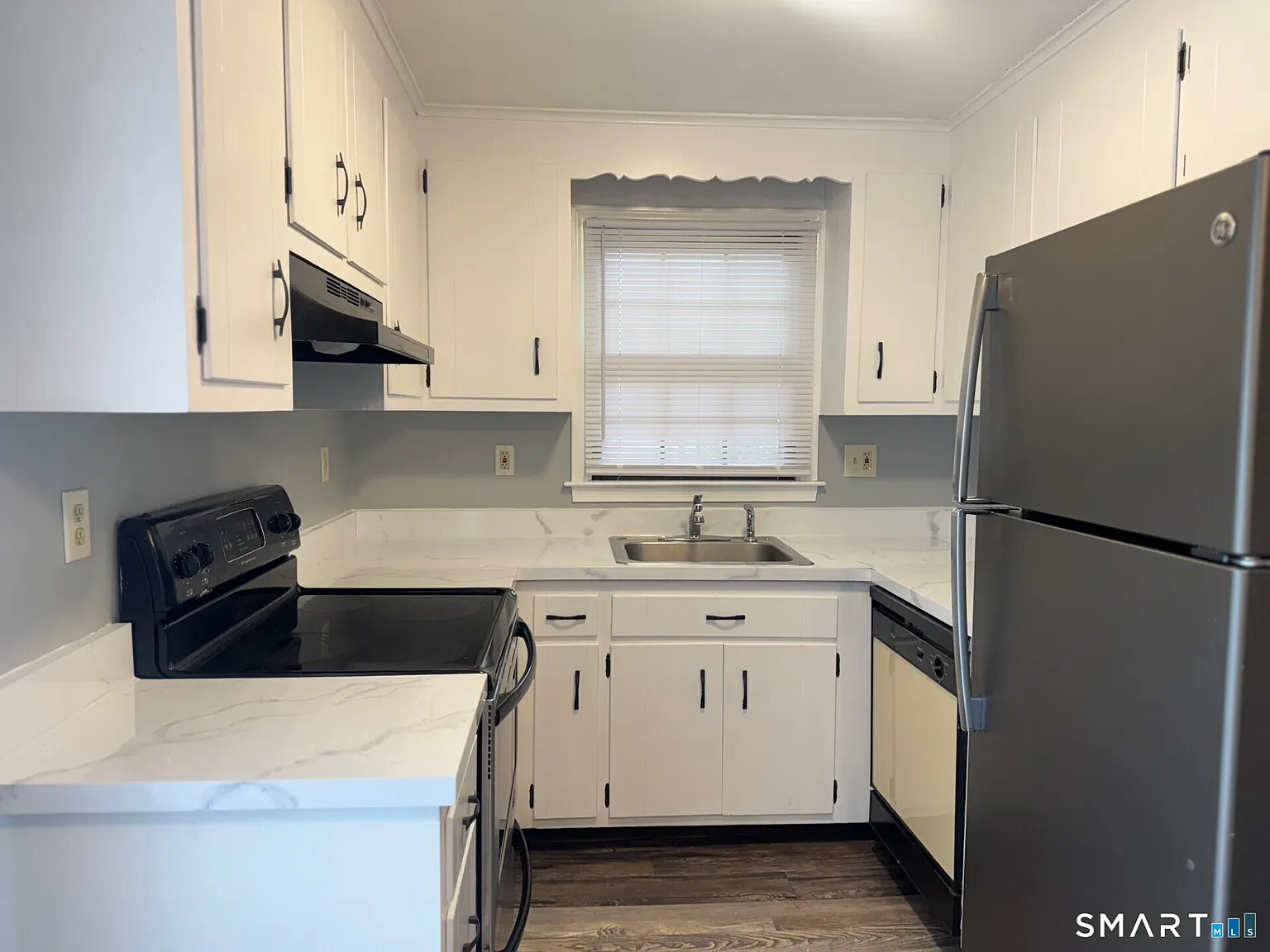 2 bed, 1.5 bath, 2036 sqft, $1,850 — Photo 2