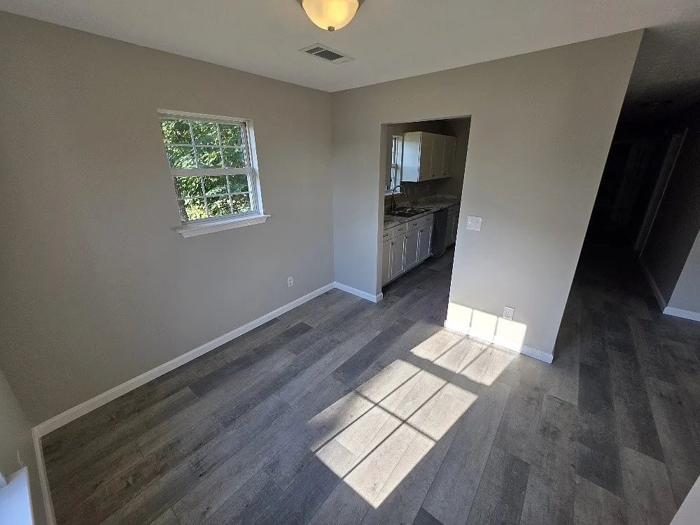 3 bed, 2.0 bath, 1048 sqft, $1,800 — Photo 4