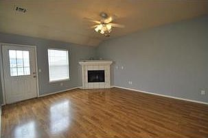3rd image of 821 Honeysuckle Dr