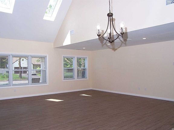 3rd image of 23 Crater Lake Dr