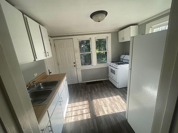 2nd image of 3113 Pleasant St APT A