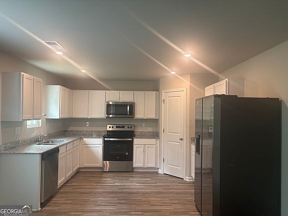 3rd image of 423 Hopi Ln