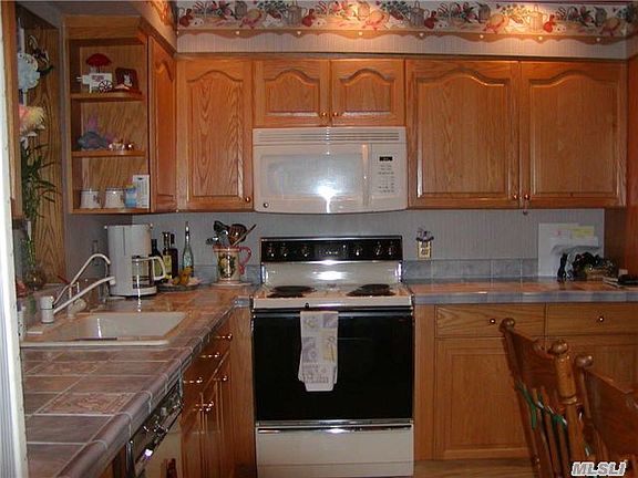 2nd image of 68 Paine St