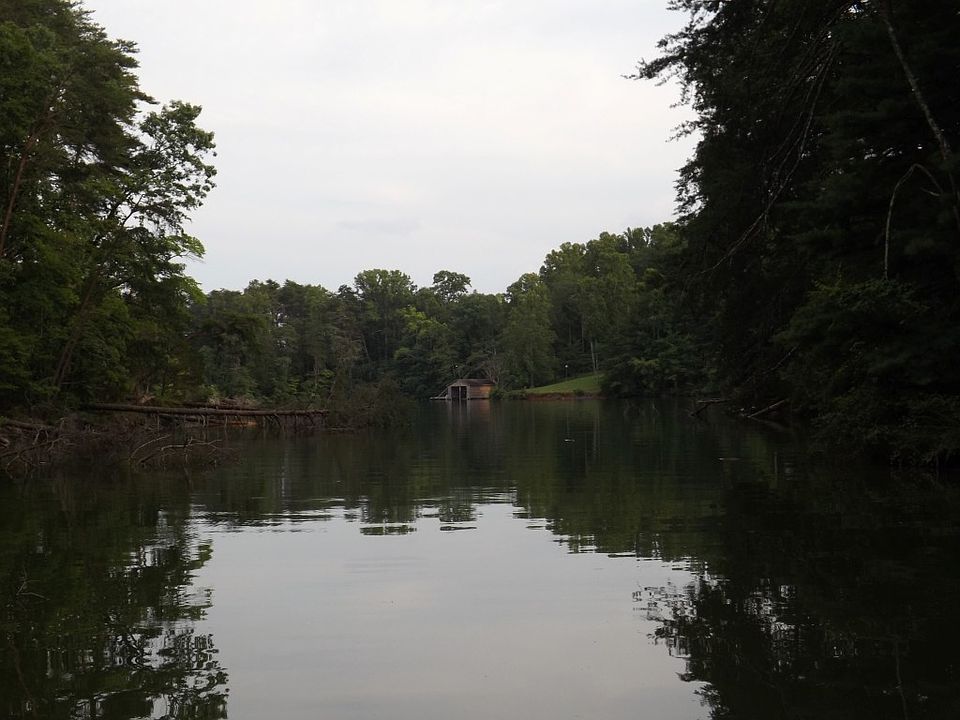 2nd image of 530 Hickory Dr