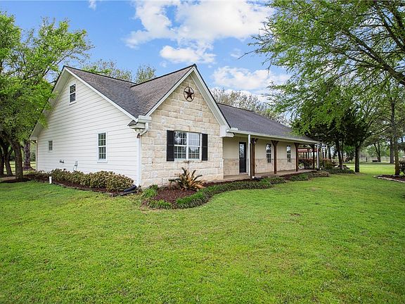 3rd image of 1940 Derby Ln