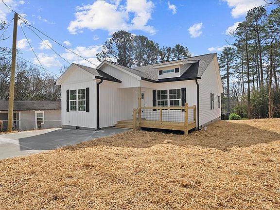 3rd image of 121 Eugenia Dr