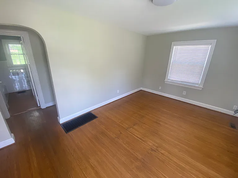 1252 Bourbon Ave — Photo 9