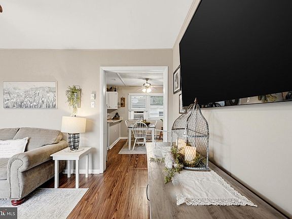 5th image of 326 Sunset St