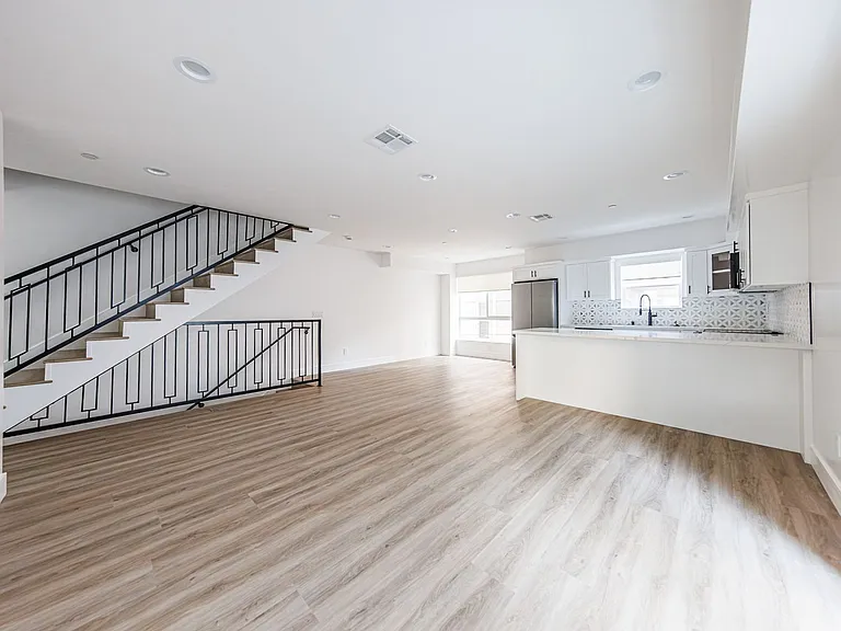 1241 N Sycamore Ave — Photo 26
