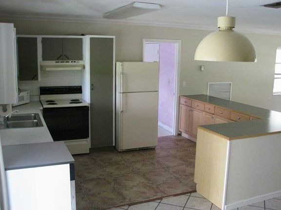 3rd image of 2156 NE Clarissa St