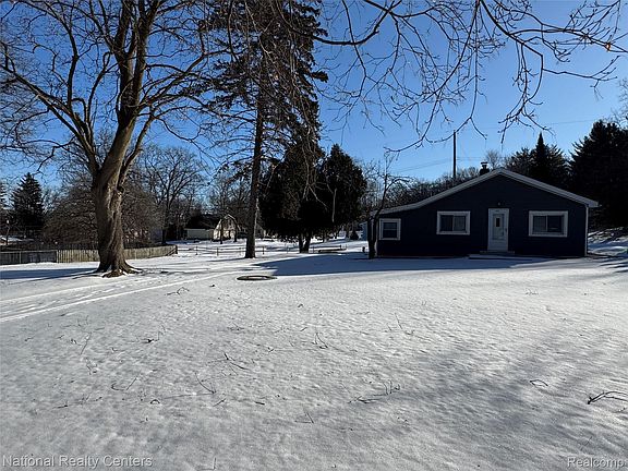 2nd image of 4915 Clarkston Rd