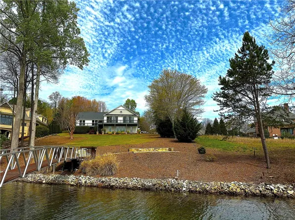 302 S Tradewind Way, Seneca, SC 29672