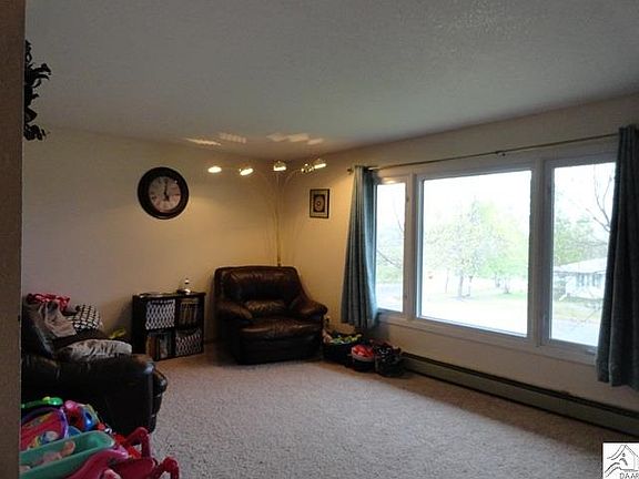 3rd image of 38 Nelson Dr