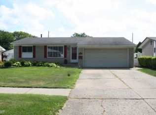 39460 Farmhill Dr, Sterling Heights, MI 48313