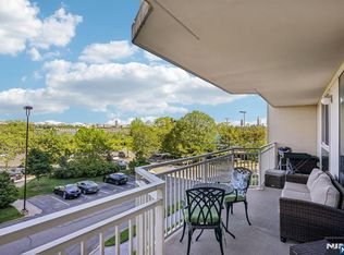 1077 River Rd APT 303, Edgewater, NJ 07020