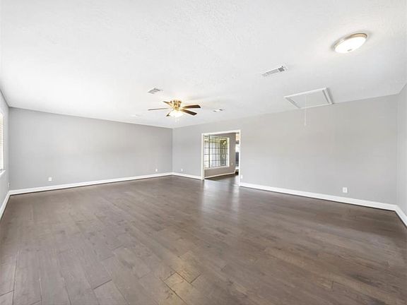 4th image of 304 Old Bayou Dr